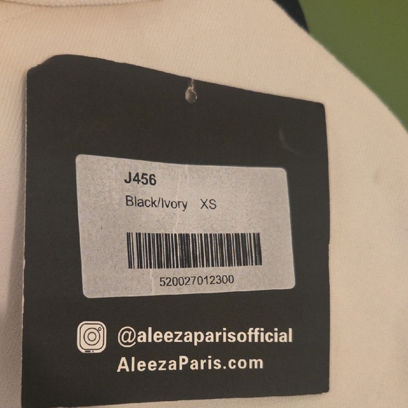 Aleeza Chic Monochrome Sweater/ Blazer With Gold Buttons & Pockets - Picture 2 of 11